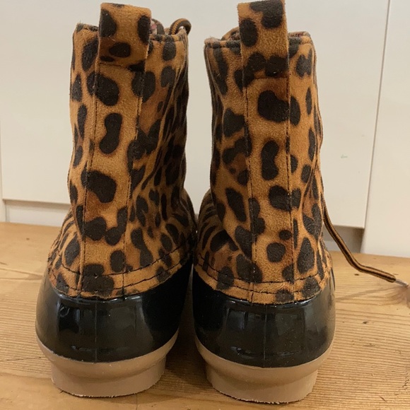 Duck Boots Cheetah Print LIKE New - Picture 4 of 5